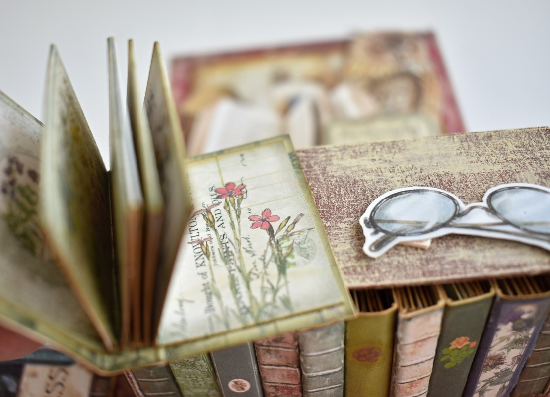 Exploding box No.015 ... Knihovna/Vintage Library
