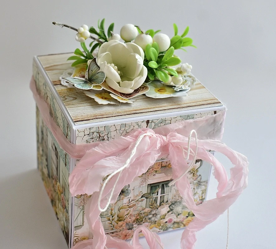 Exploding box No.031 ... Jaro je tady !