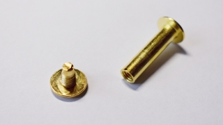 Knihařský šroub mosaz 20 mm